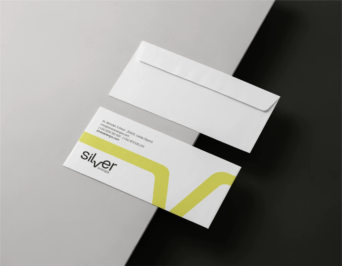 Sobres i papereria corporativa del brànding de Silver Energía, projecte de KARAi!